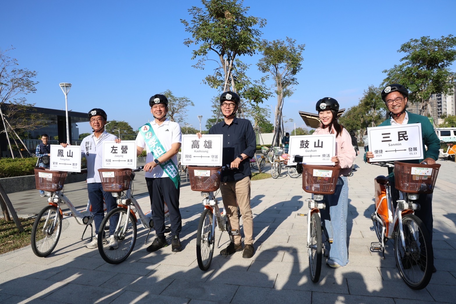 陳其邁與四立委候選人共騎鐵馬 展現團結精神