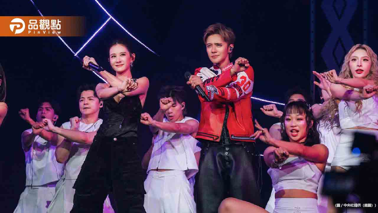 羅志祥攻蛋玩瘋！當眾脫衣洗澡露腹肌 安心亞火辣現身尬舞