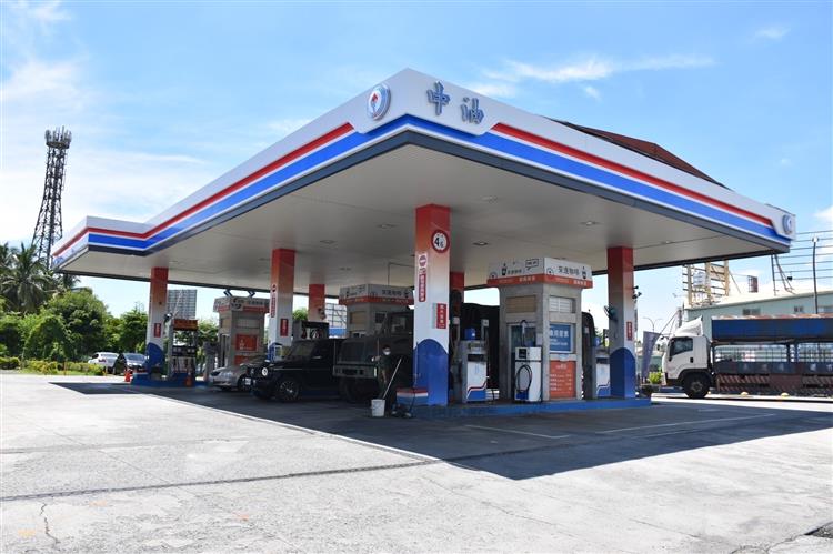 汽油、柴油週一起各調漲1.8元及1.4元　政府擴大專案平穩吸收75%