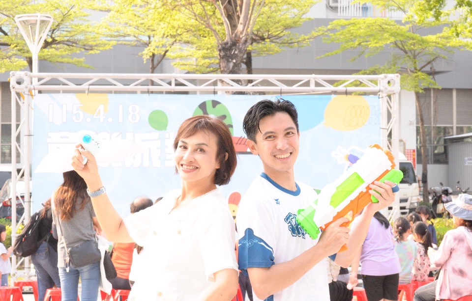 前鎮漁港水槍大戰 大小朋友嗨翻全場